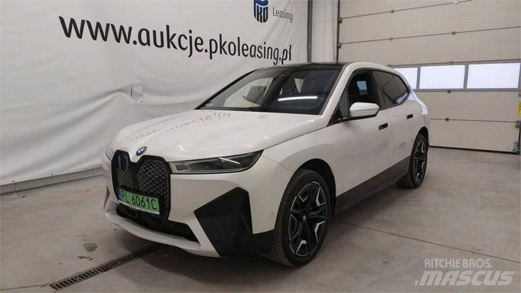 BMW iX Avtomobili