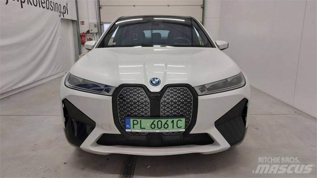 BMW iX Avtomobili