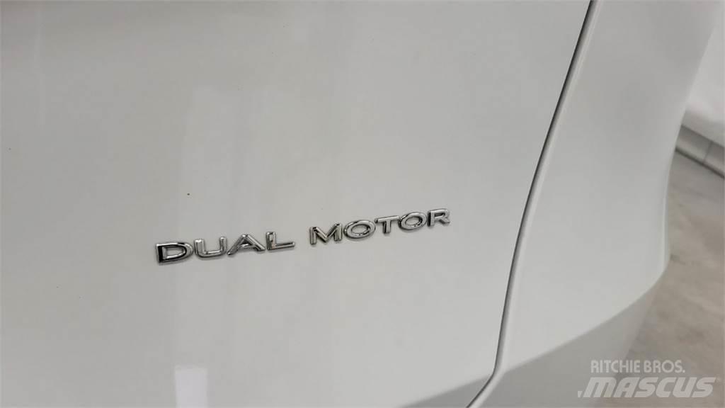 Tesla Y Avtomobili