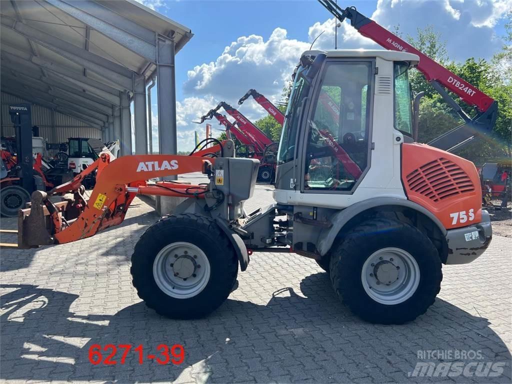 Atlas AR 75 s Kolesni nakladalci