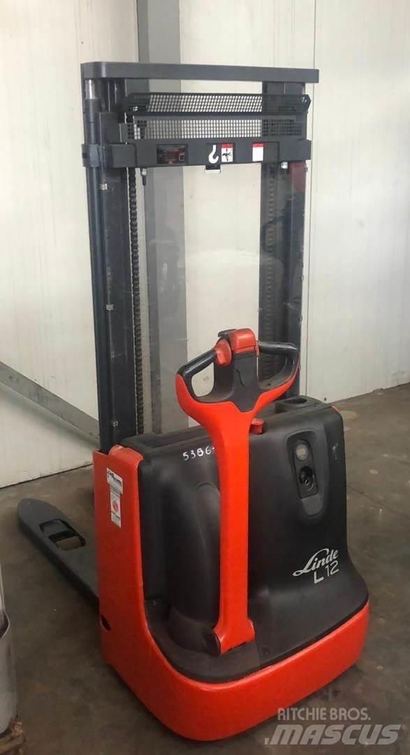 Linde L 12 Ročni električni viličar