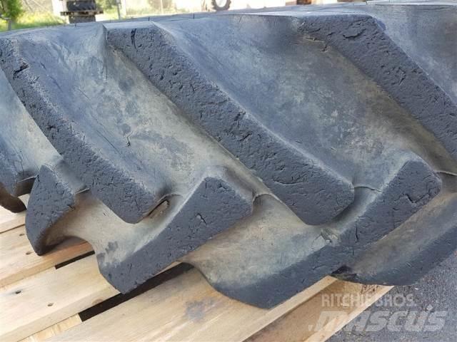  24 15.5/80R24 Gume, kolesa in platišča