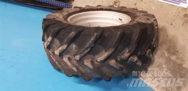  24 440/65R24 Gume, kolesa in platišča