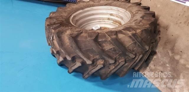  24 440/65R24 Gume, kolesa in platišča