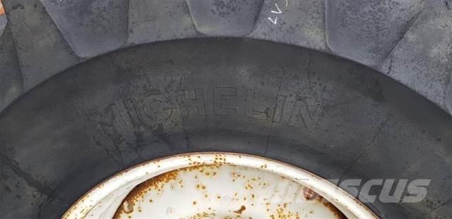  30 23.1R30 Gume, kolesa in platišča