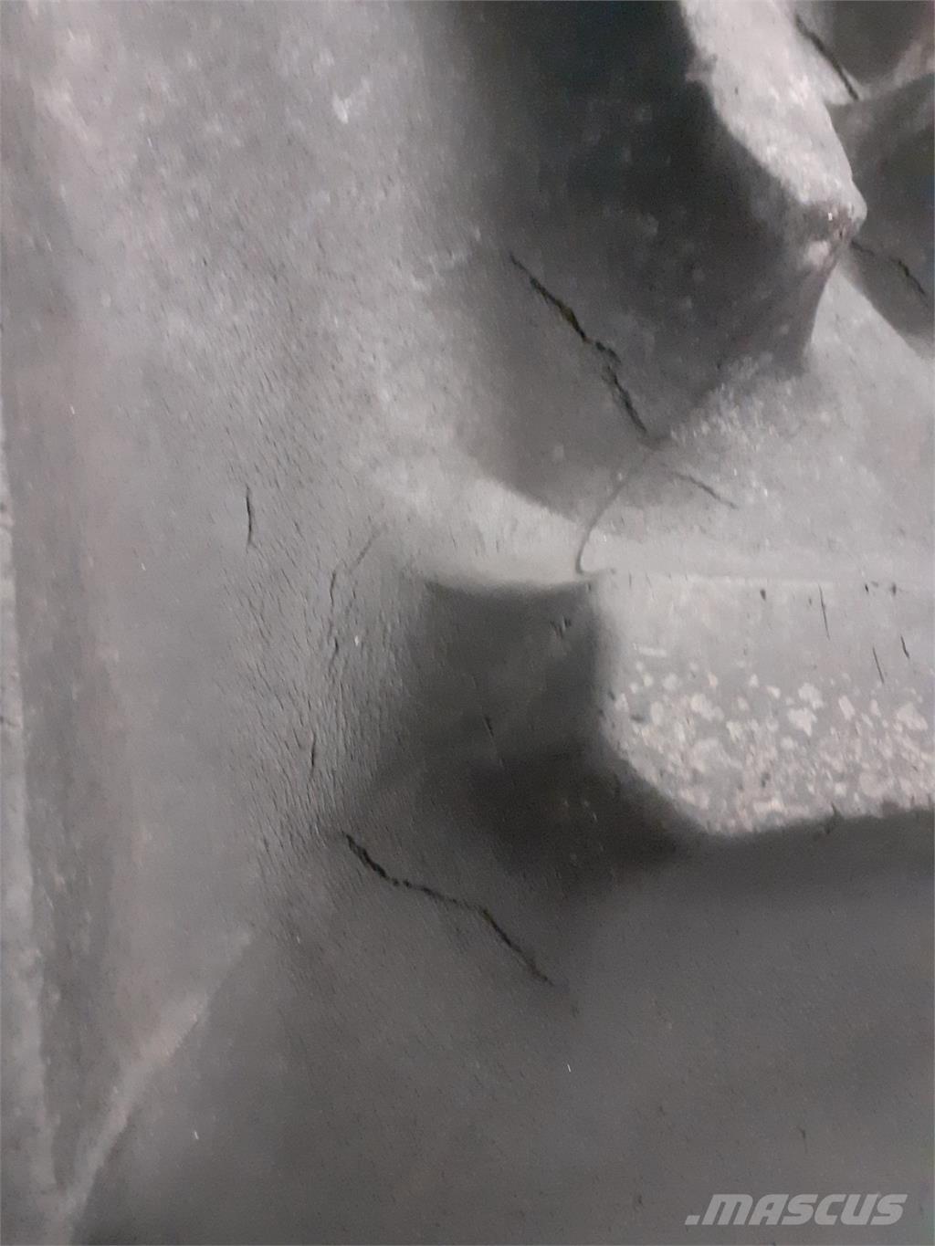  32 800/65R32 Gume, kolesa in platišča