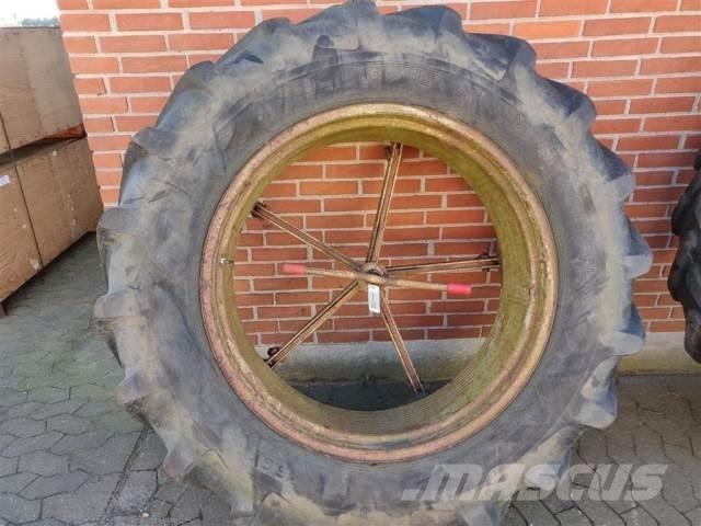  38 16.9R38 Gume, kolesa in platišča