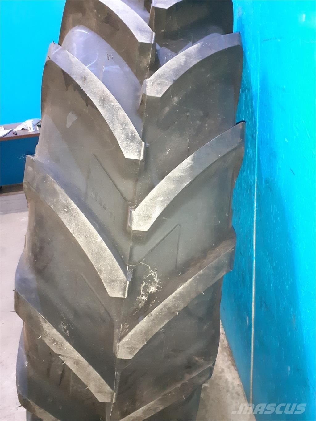  38 16.9R38 Gume, kolesa in platišča
