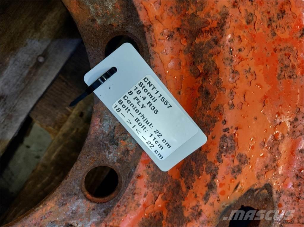  38 18.4 R38 Gume, kolesa in platišča