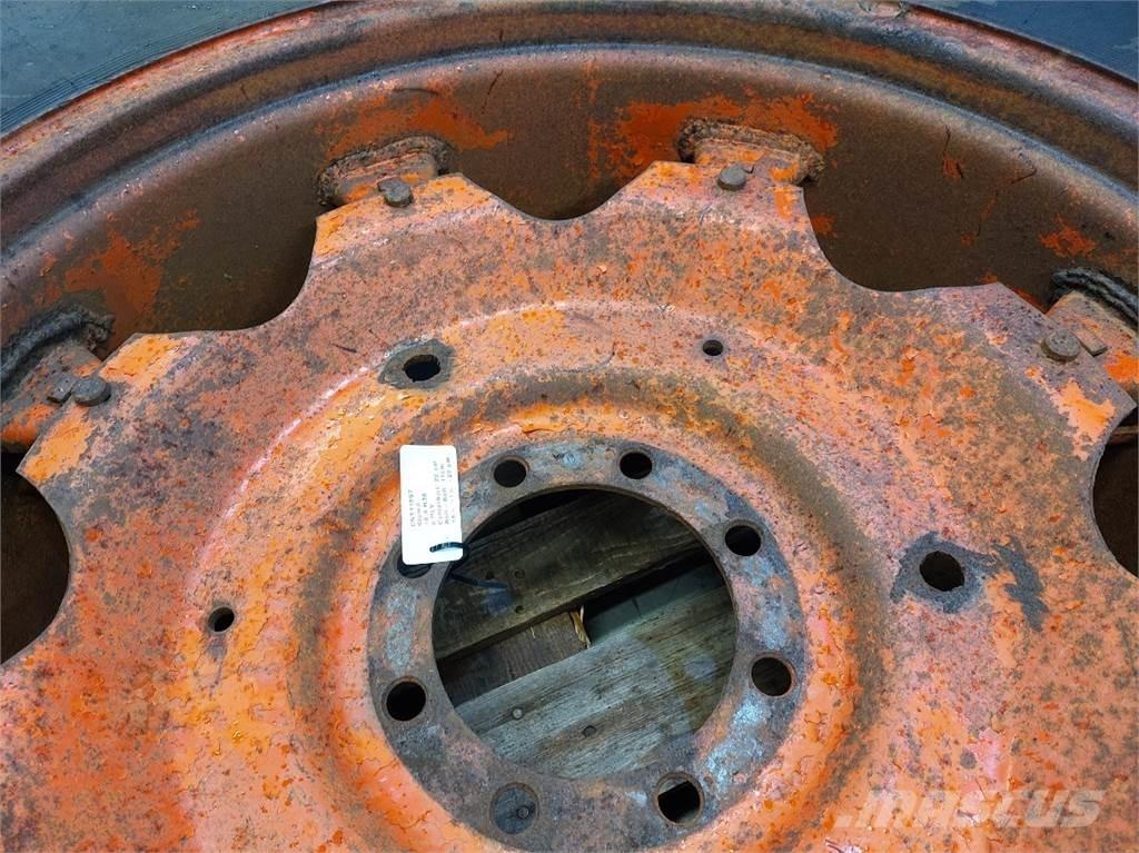  38 18.4 R38 Gume, kolesa in platišča