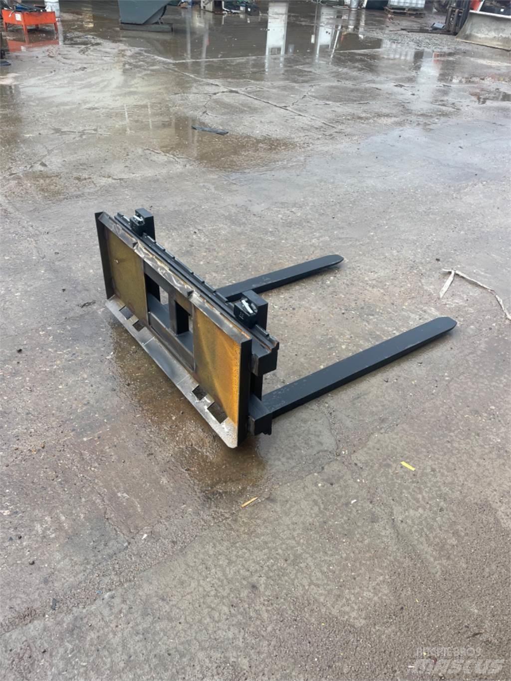 Bobcat Mustang Mini nakladalci
