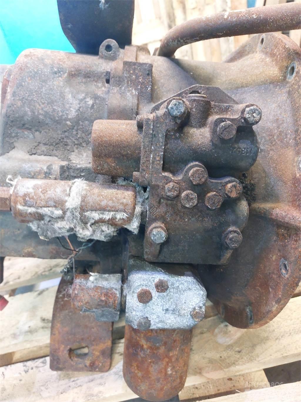 CASE 580 SLE Menjalnik
