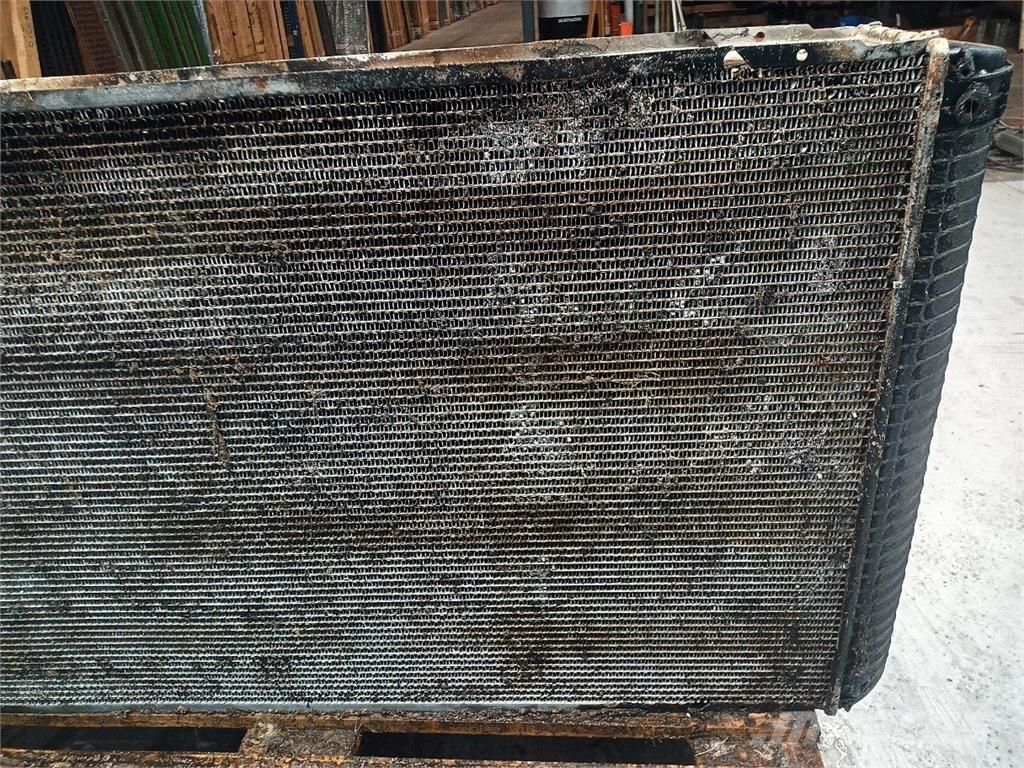 CASE 8010 Radiatorji