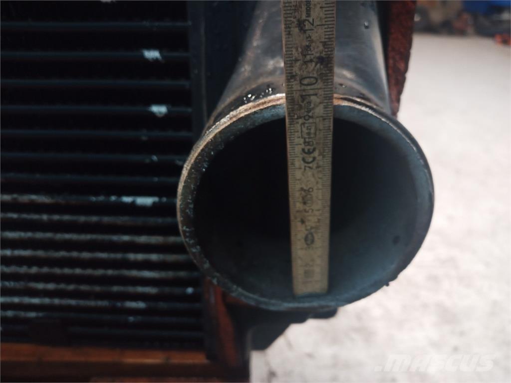 CASE 8010 Radiatorji
