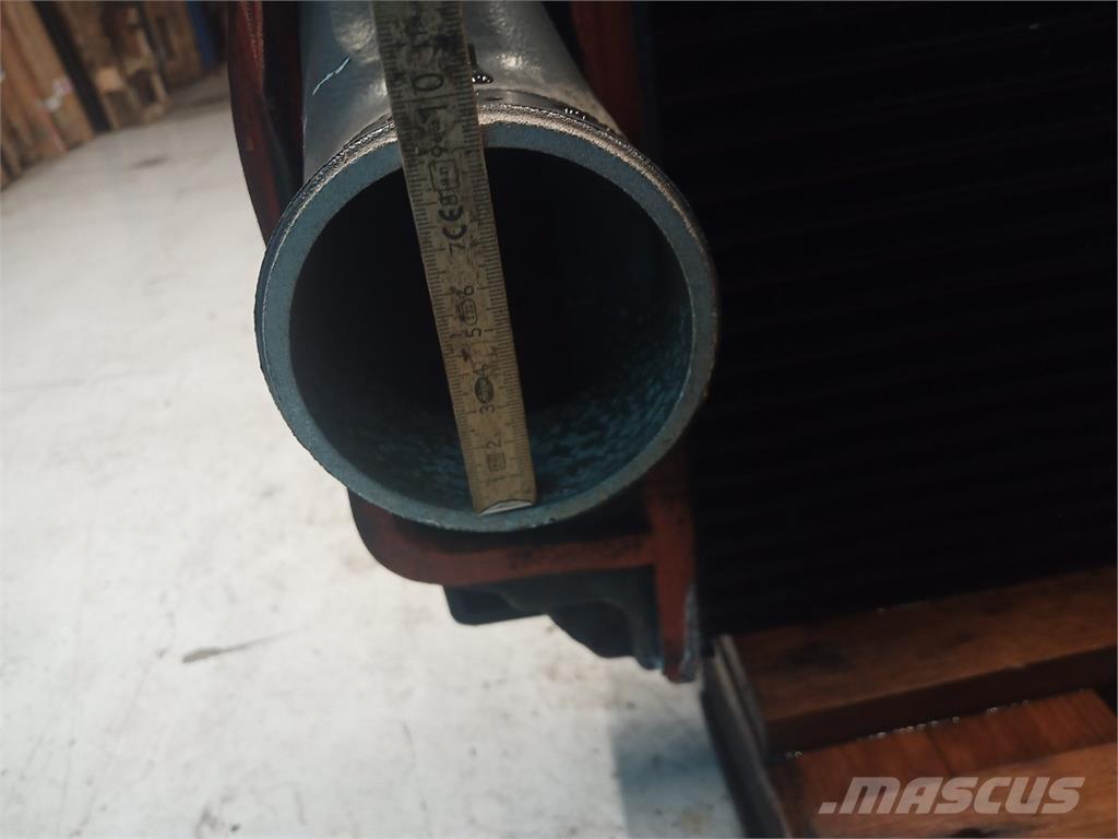 CASE 8010 Radiatorji