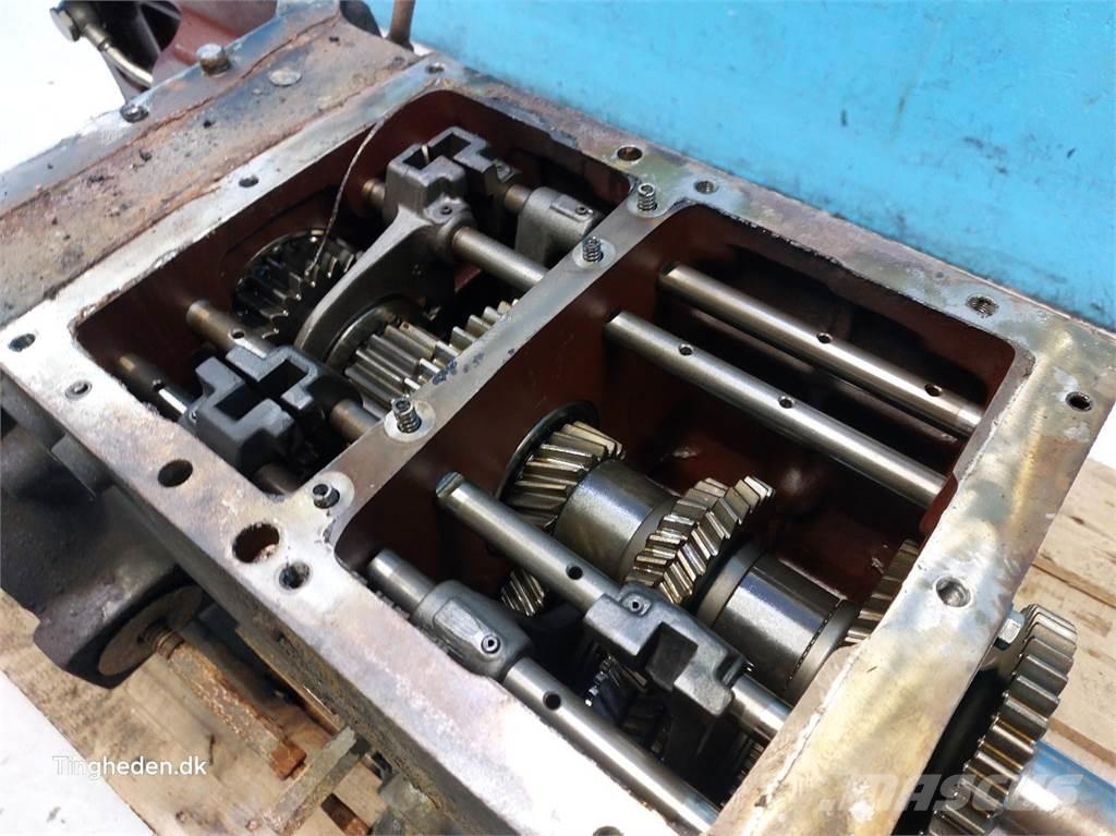 CASE Farmall 95A Menjalnik