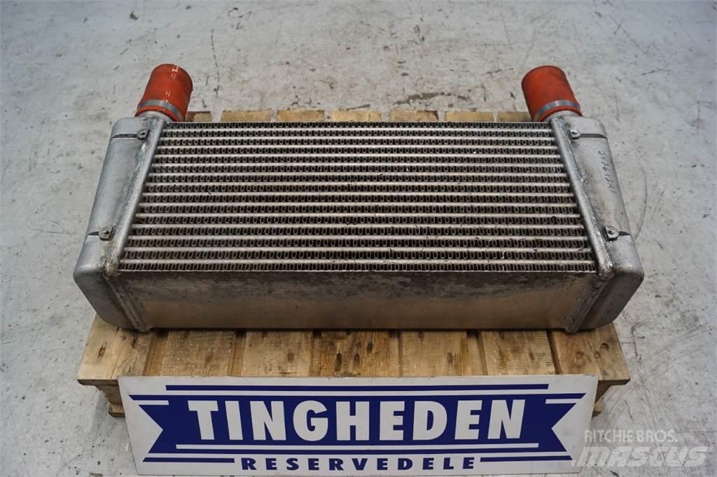 Case IH 621D Radiatorji