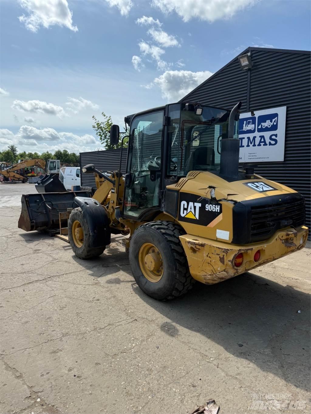 CAT 906H Kolesni nakladalci