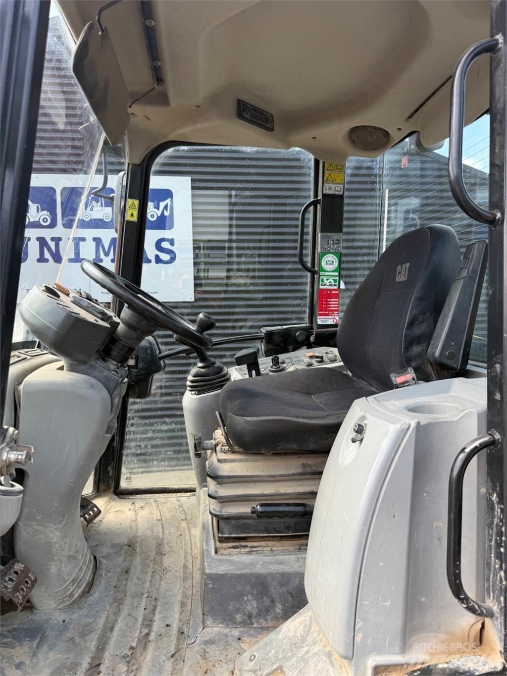 CAT 906H Kolesni nakladalci