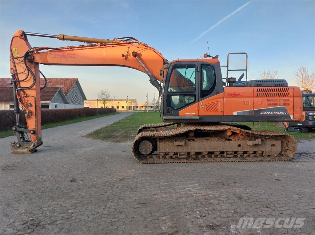 Doosan DX255LC-5 Bagri goseničarji