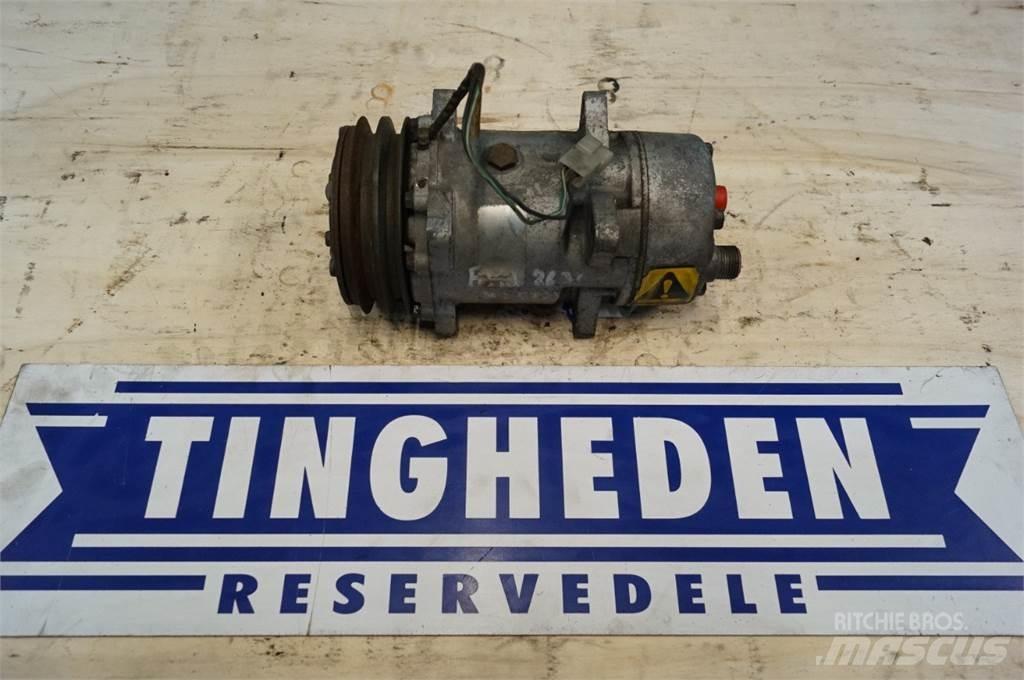 Ford 8630 Radiatorji