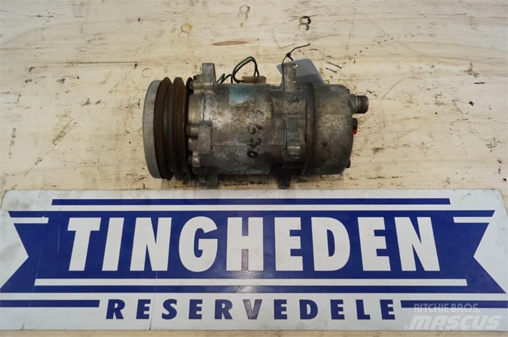 Ford 8630 Radiatorji