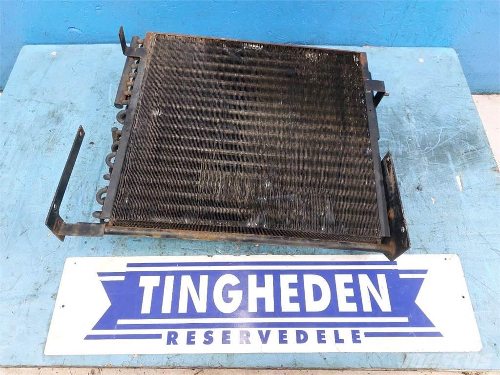 Ford 8630 Radiatorji