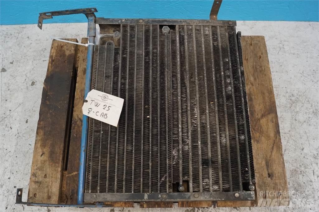 Ford TW25 Radiatorji