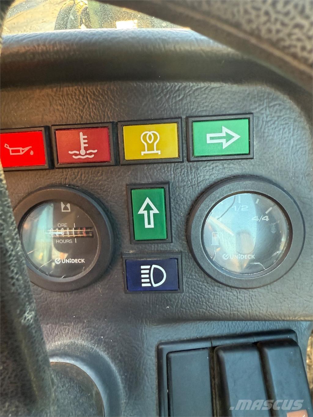 GiANT V6004 T Mini nakladalci