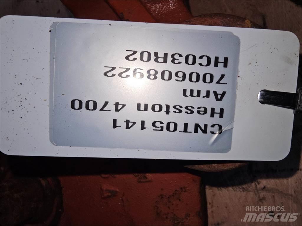 Hesston 4700 Prijemala za bale
