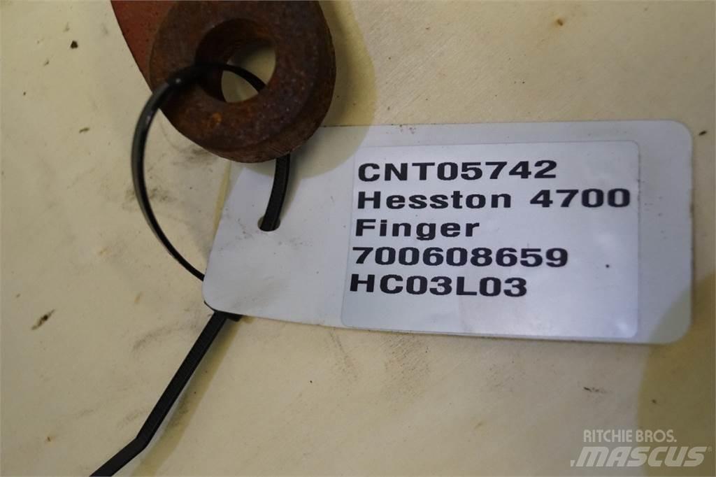 Hesston 4700 Prijemala za bale