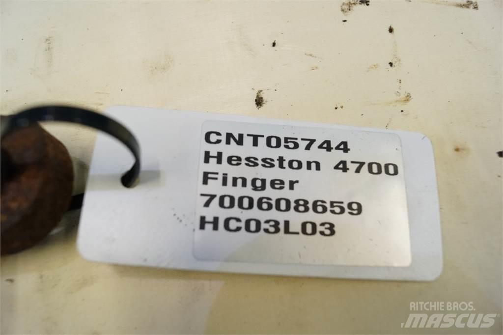 Hesston 4700 Prijemala za bale