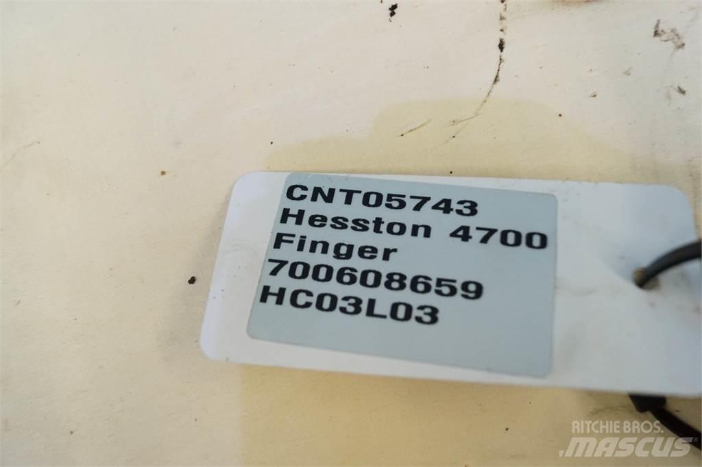 Hesston 4700 Prijemala za bale