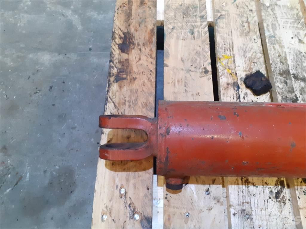 Hesston 4800 Prijemala za bale