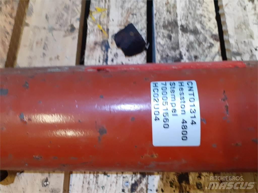 Hesston 4800 Prijemala za bale