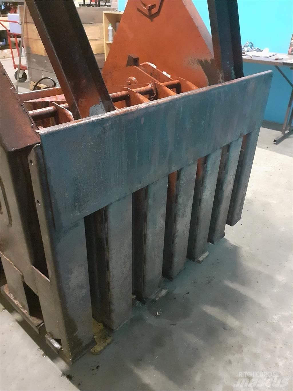 Hesston 4900 Druga oprema za žetev krme
