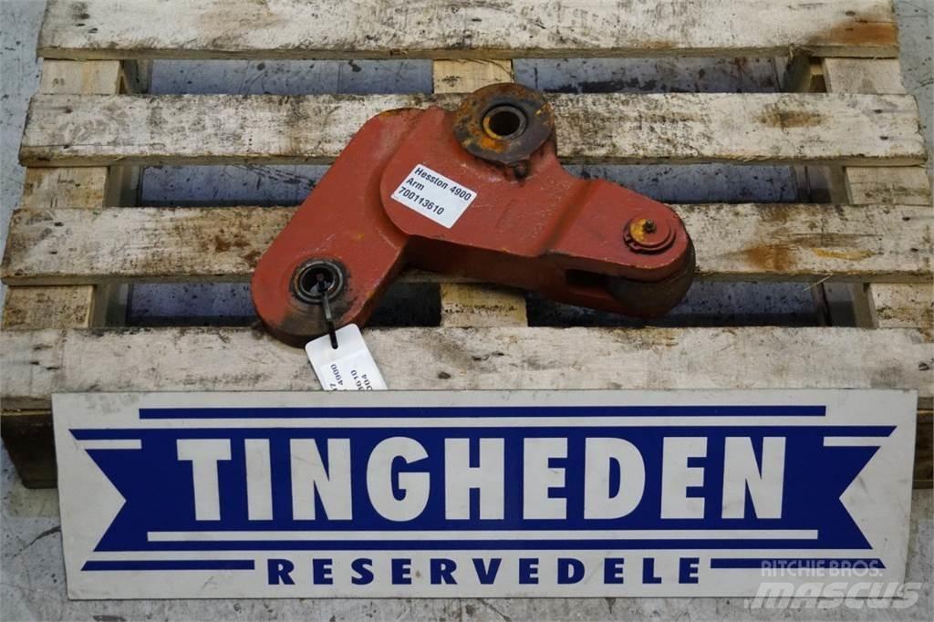 Hesston 4900 Prijemala za bale
