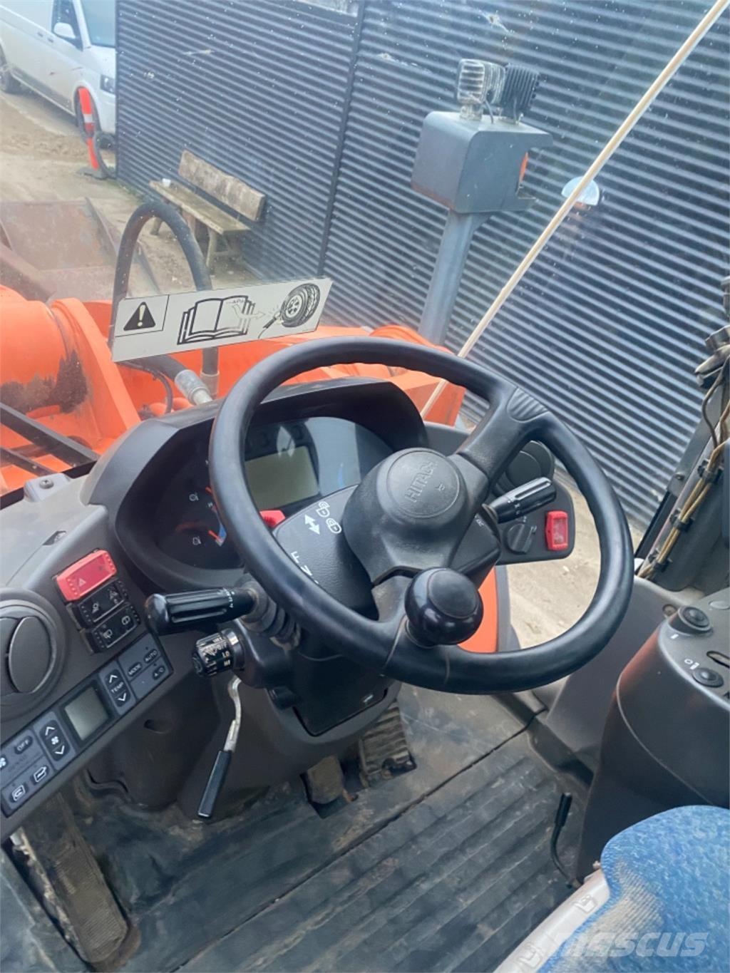 Hitachi ZW310 Kolesni nakladalci