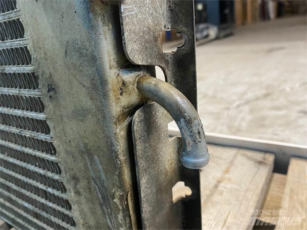 Hydrema 906B Radiatorji