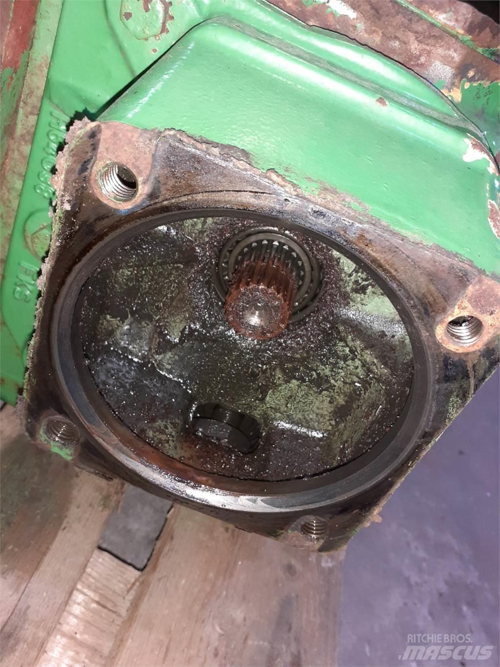 John Deere 1075 Menjalnik
