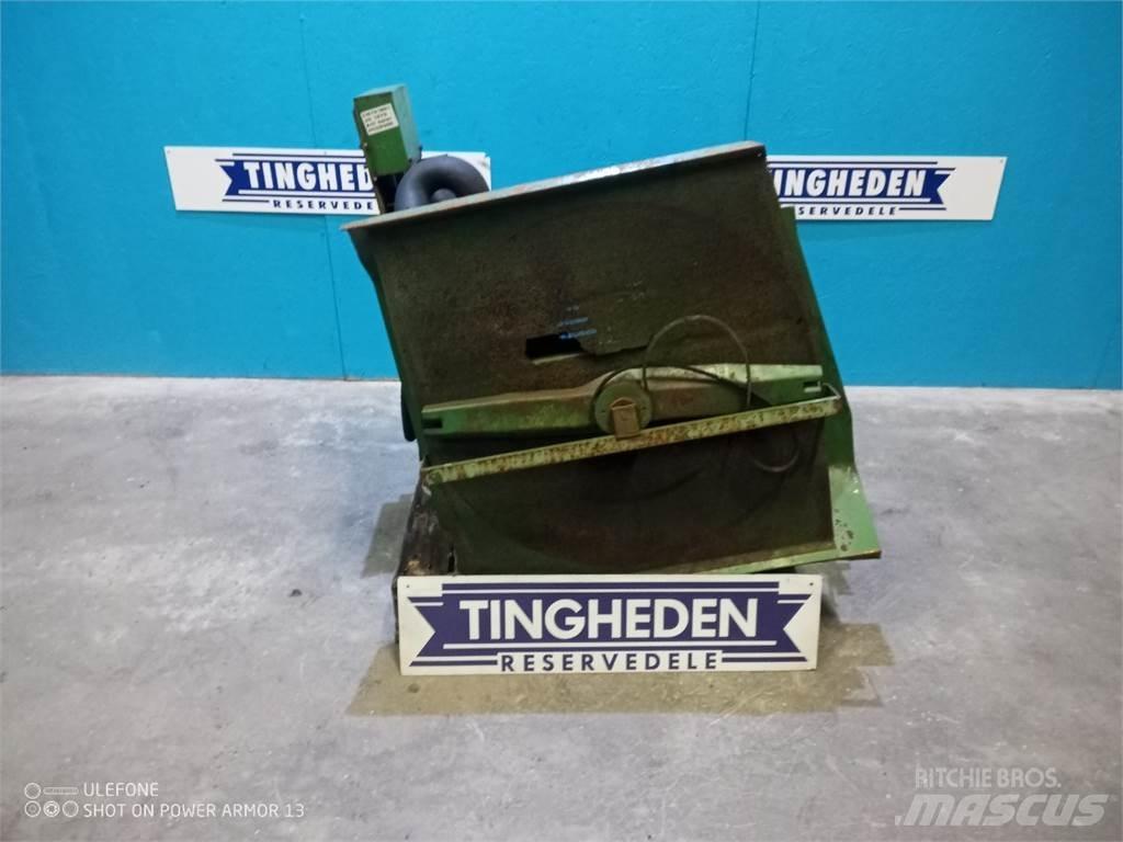 John Deere 1075 Kabine in notranjost