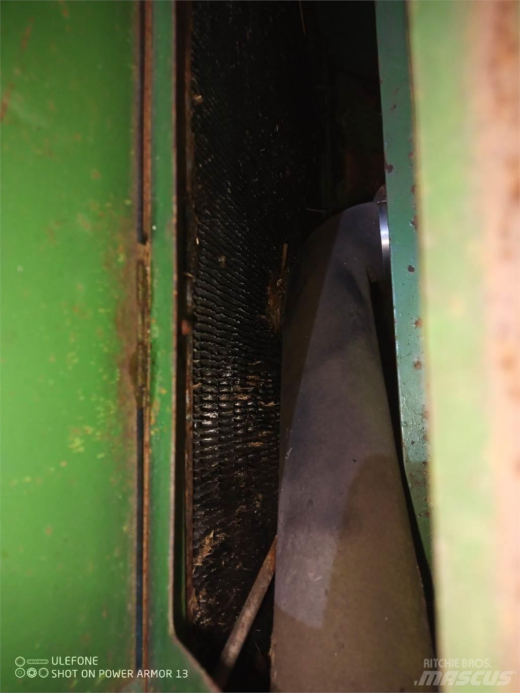 John Deere 1075 Kabine in notranjost