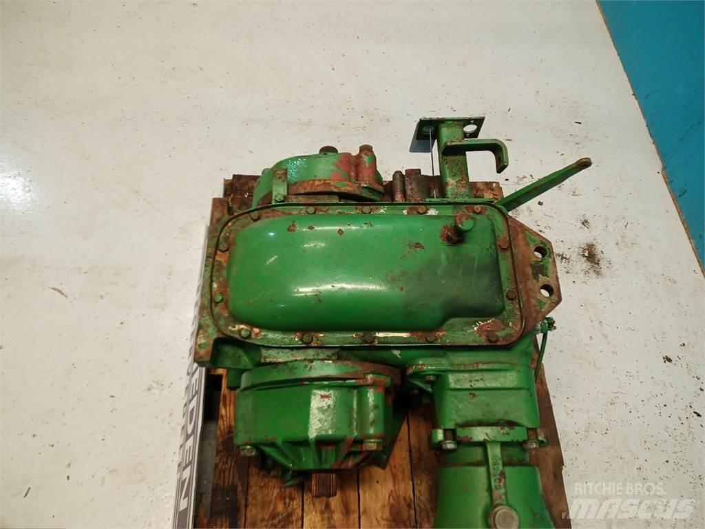 John Deere 1075 Menjalnik