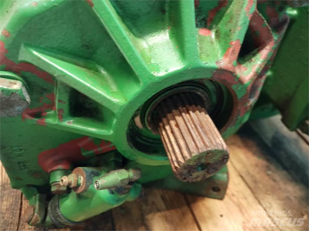 John Deere 1075 Menjalnik