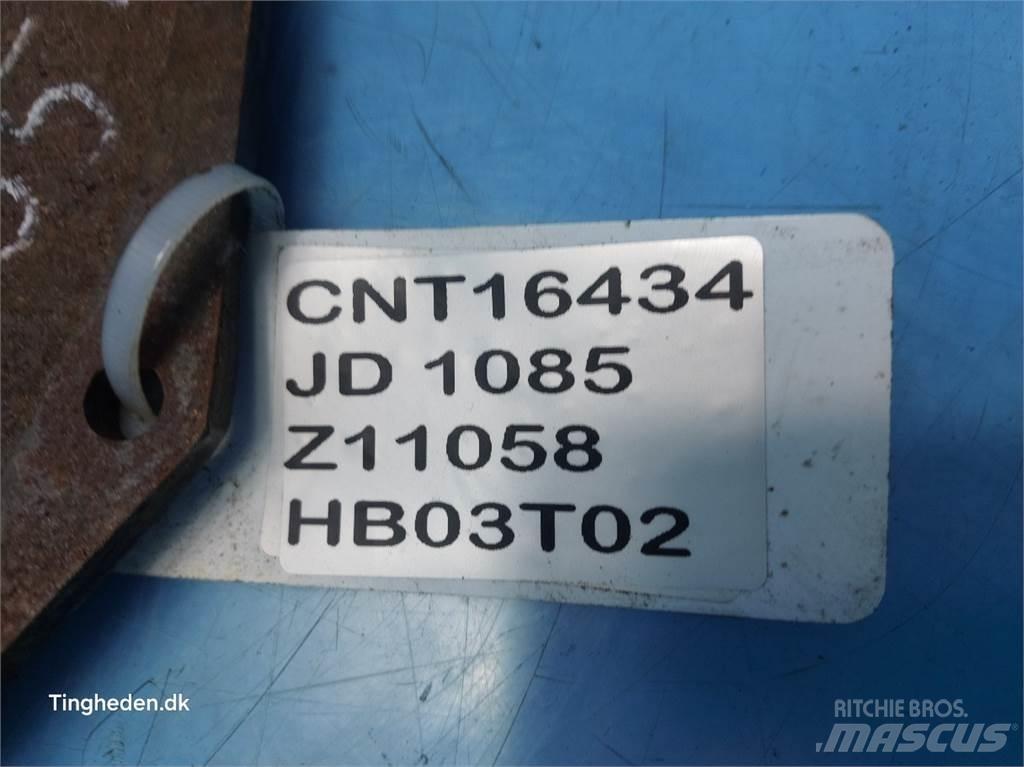 John Deere 1085 Trosilci peska in soli