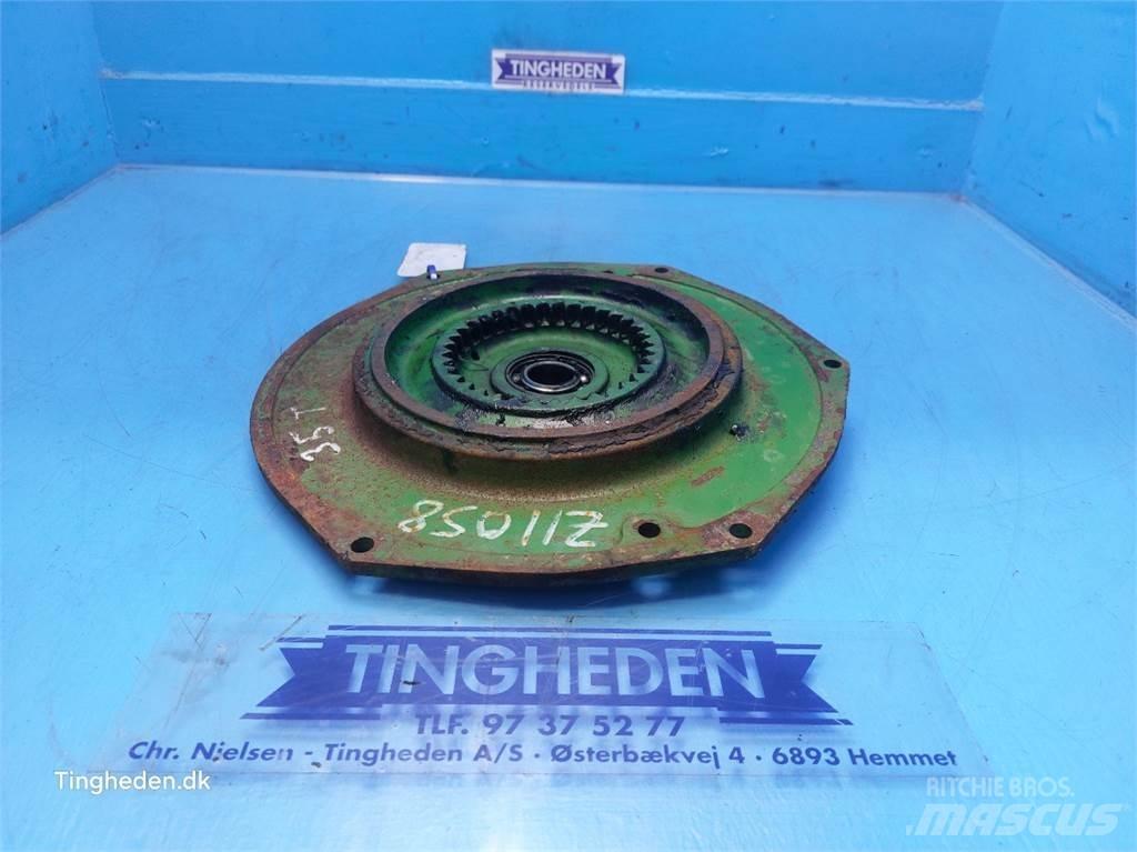 John Deere 1085 Trosilci peska in soli