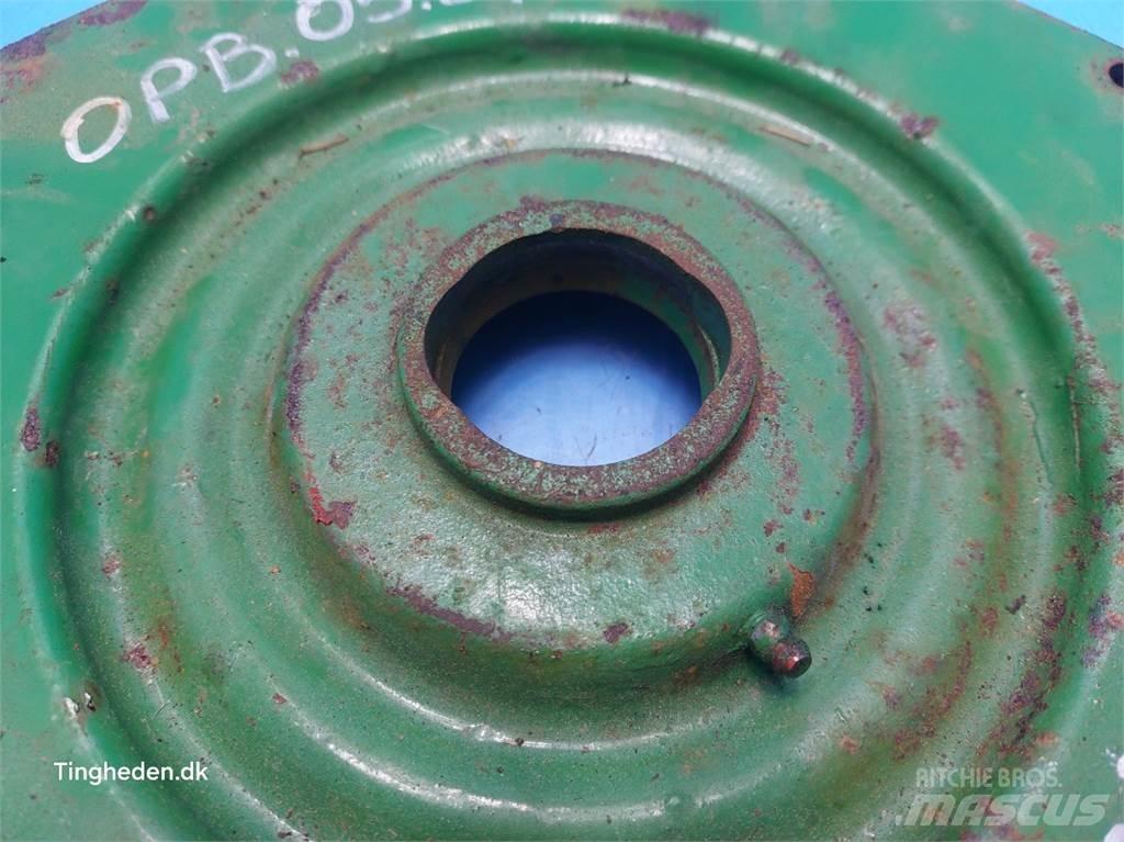 John Deere 1085 Trosilci peska in soli