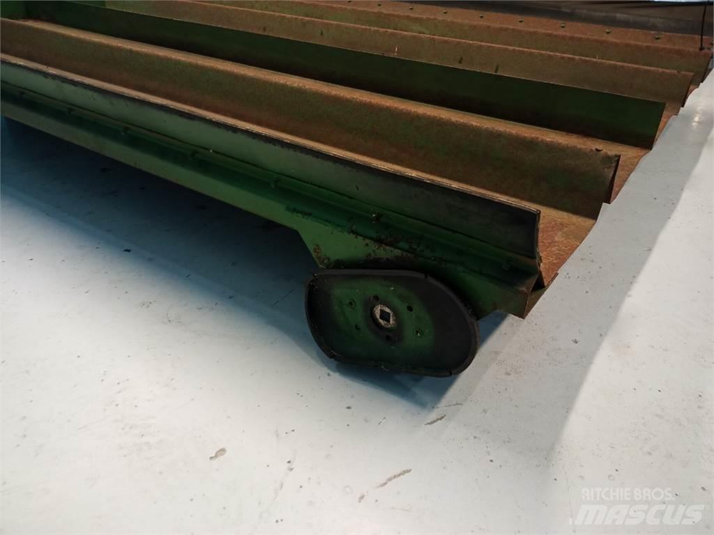 John Deere 2054 Trosilci peska in soli