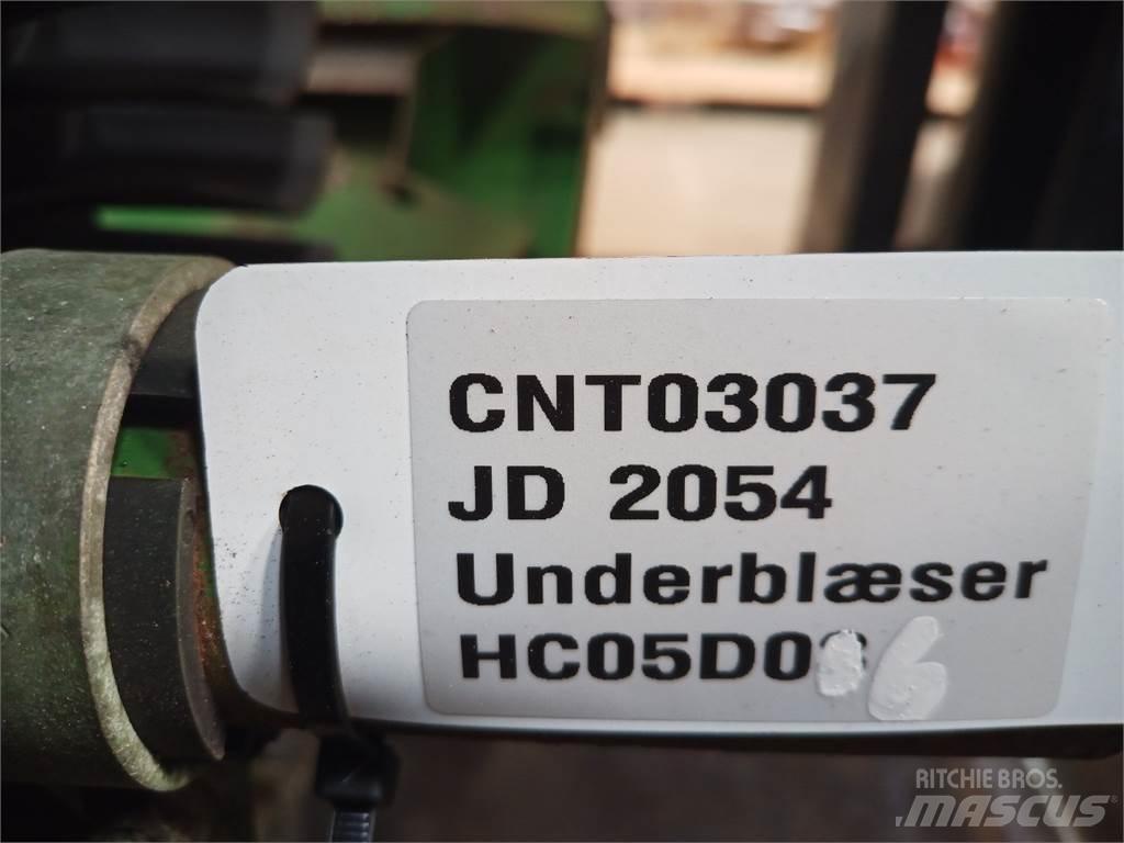 John Deere 2054 Trosilci peska in soli