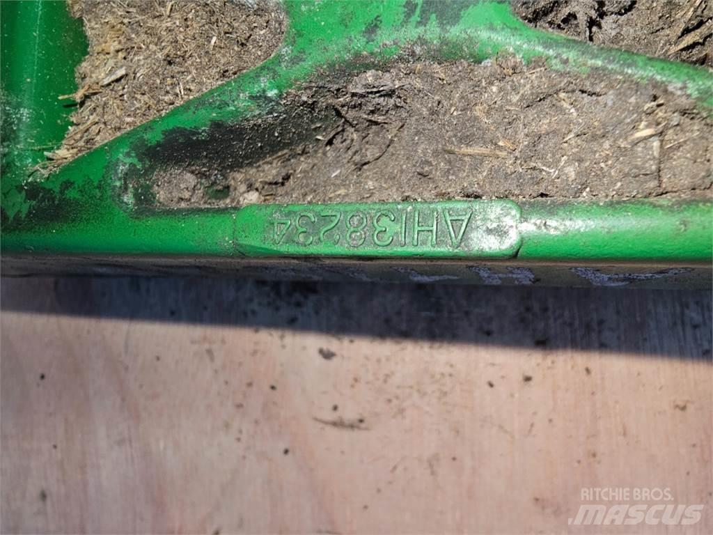 John Deere 2054 Trosilci peska in soli